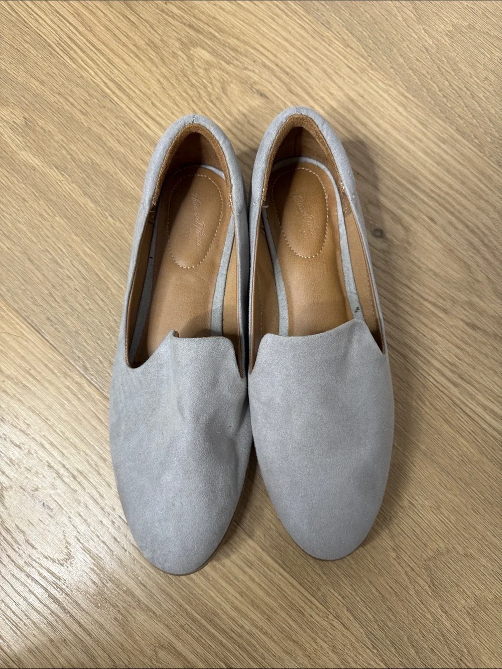 Universal Thread Women's Suede Slip-On Loafers in Light Gray Size 8